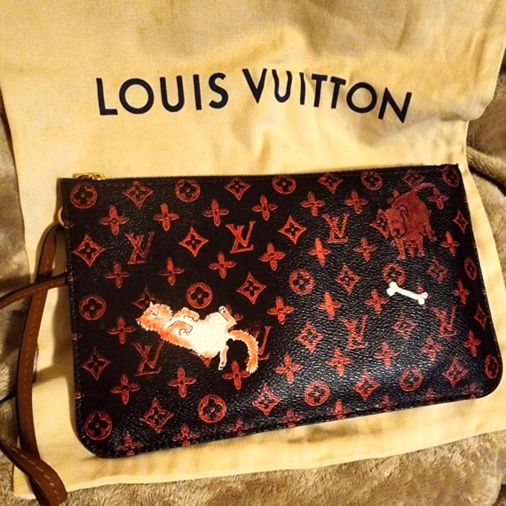 Authentic RARE Louis Vuitton Pochette Catogram limited edition